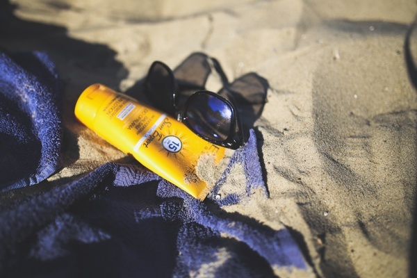 rsz_kaboompicscom_sunblock_balm_on_the_beach-1